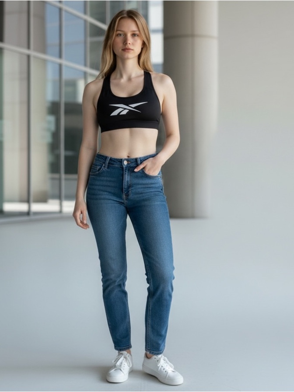 BNWT Reebok black sports bra Size M